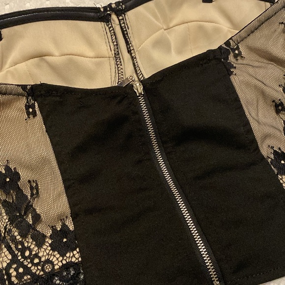 Black lace strapless crop top - Picture 3 of 3